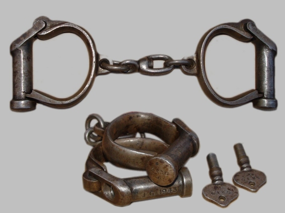 JG 1943 Handcuffs